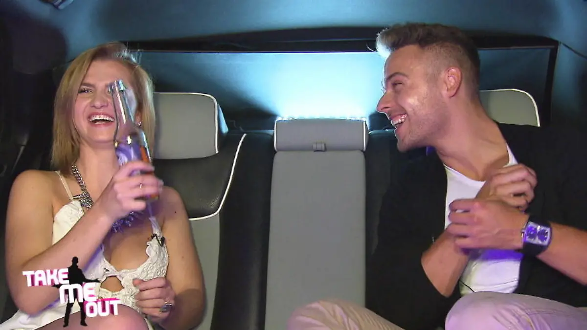 Edgar: "Bei mir hat's ein bisschen geschnackelt" Erika heizt Edgar in der Limo ganz schön ein