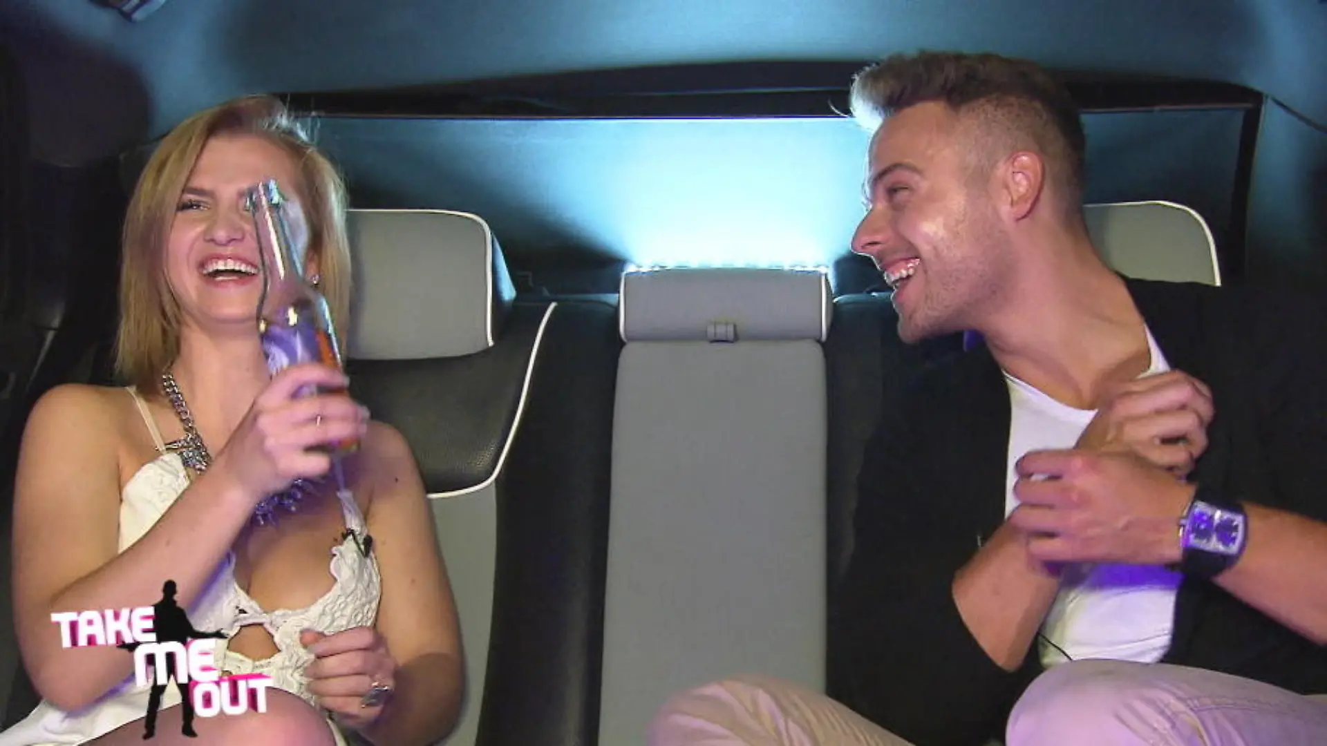 Edgar: "Bei mir hat's ein bisschen geschnackelt" Erika heizt Edgar in der Limo ganz schön ein