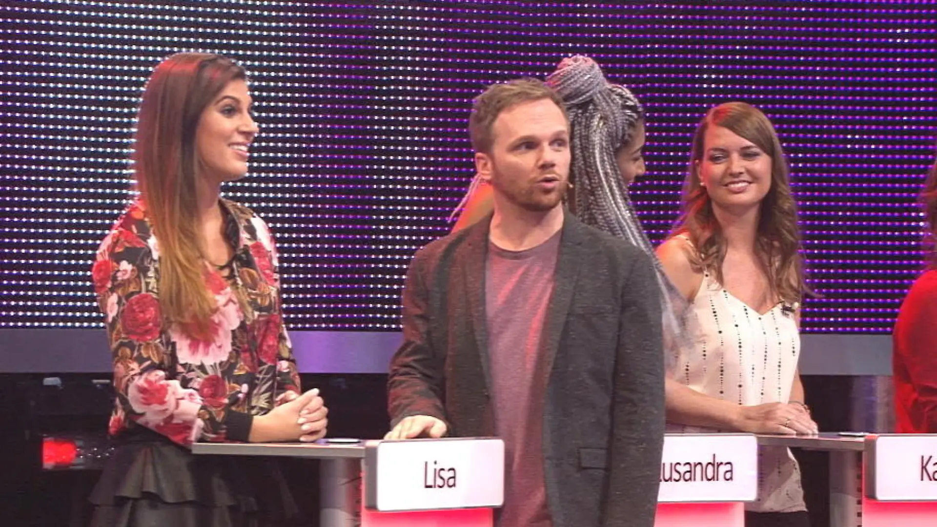 "Stell' dir mal vor, er kommt so zu meiner Oma" Lisa kann mit Enriques Performance nichts anfangen