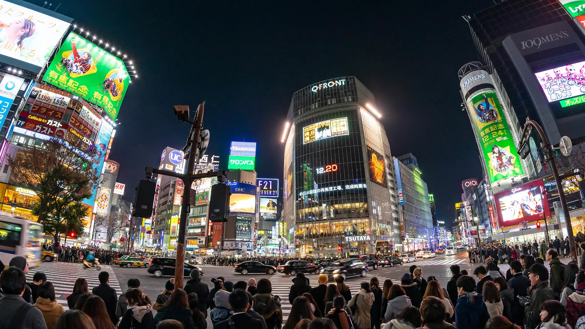 Japan: Der Stadtbezirk Shibuya im Zentrum von Tokio ist berühmt für seine Einkaufsmöglichkeiten und sein Nachtleben. Foto vom 22. Dezember 2017.