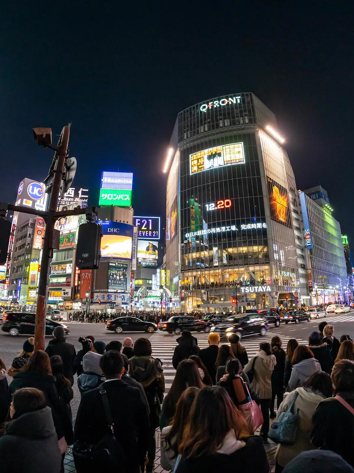 Japan: Der Stadtbezirk Shibuya im Zentrum von Tokio ist berühmt für seine Einkaufsmöglichkeiten und sein Nachtleben. Foto vom 22. Dezember 2017.