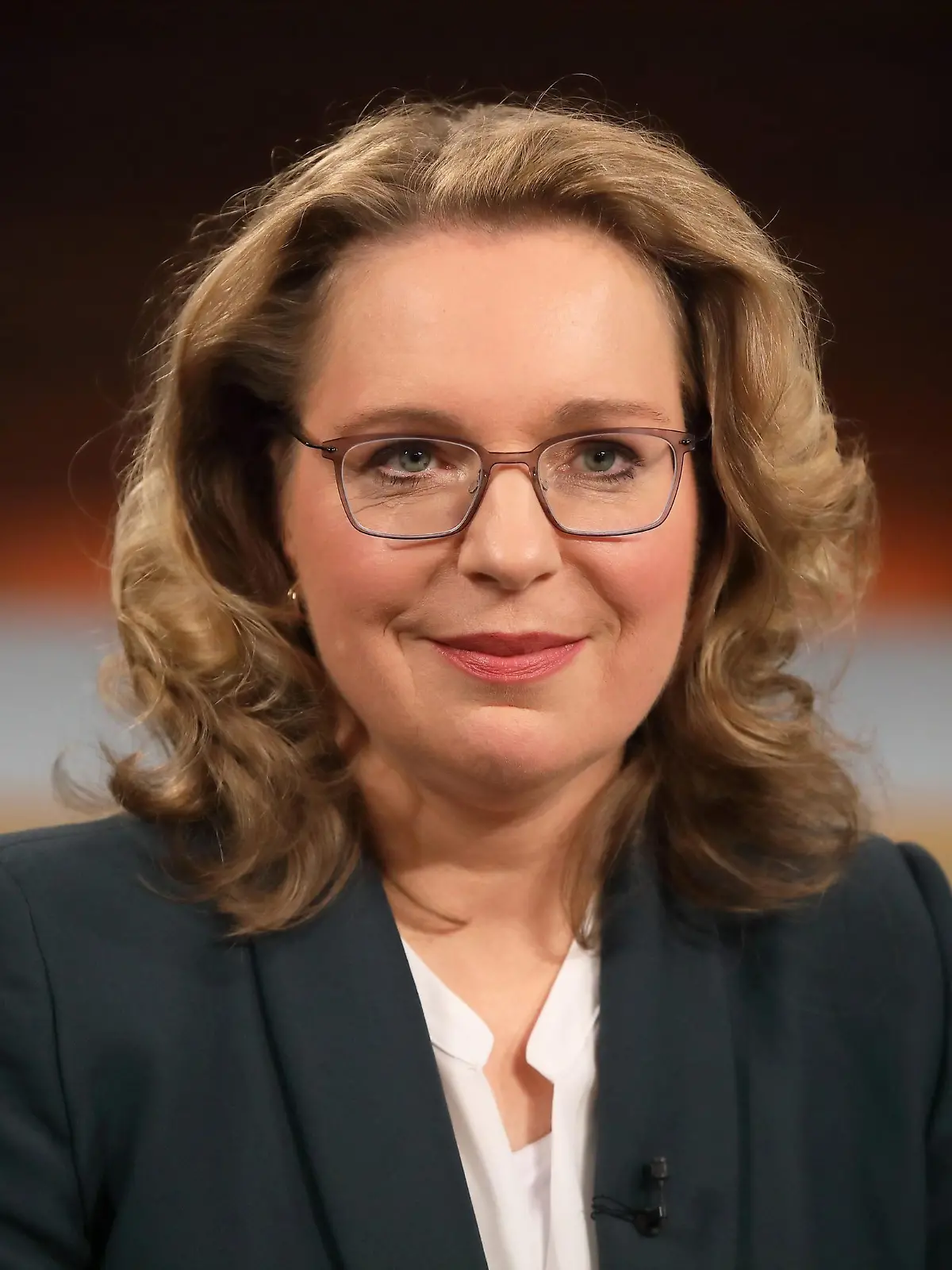 Prof. Dr. Claudia Kemfert (Leiterin der Abteilung Energie, Verkehr, Umwelt am Deutschen Institut fÃ_r Wirtschaftsforschung (DIW Berlin)) in der ARD-Talkshow ANNE WILL am 22.09.2019 in Berlin. Thema der Sendung: Das Klimaschutzpaket der Bundesregierung âÄ GroÃüer Wurf oder groÃüe Enttaeuschung?