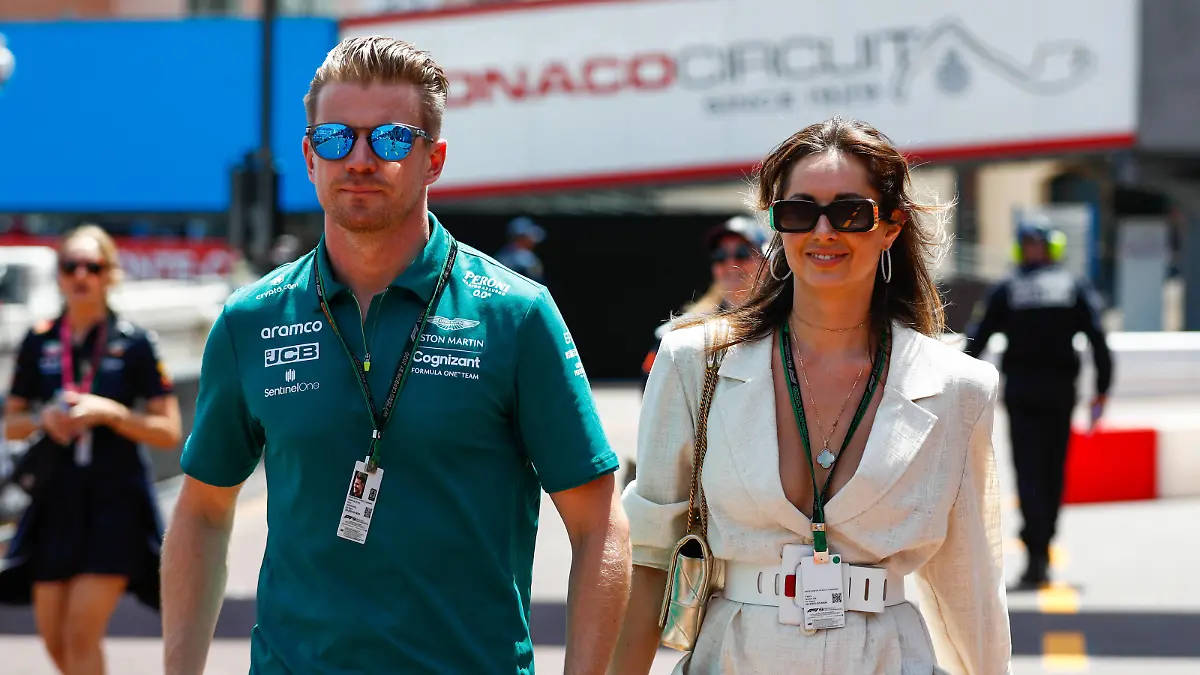 Formula 1 2022: Monaco GP CIRCUIT DE MONACO, MONACO - MAY 27: Nico Hulkenberg, Aston Martin and Egle Ruskyte during the Monaco GP at Circuit de Monaco on Friday May 27, 2022 in Monte Carlo, Monaco. Photo by Carl Bingham / LAT Images Images PUBLICATIONxINxGERxSUIxAUTxHUNxONLY GP2207_103632_X4I0043