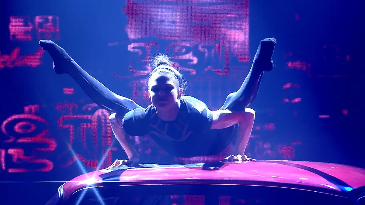Handstandakrobatin Stefanie Millinger raubt den Atem Das Supertalent 2017: Das große Finale