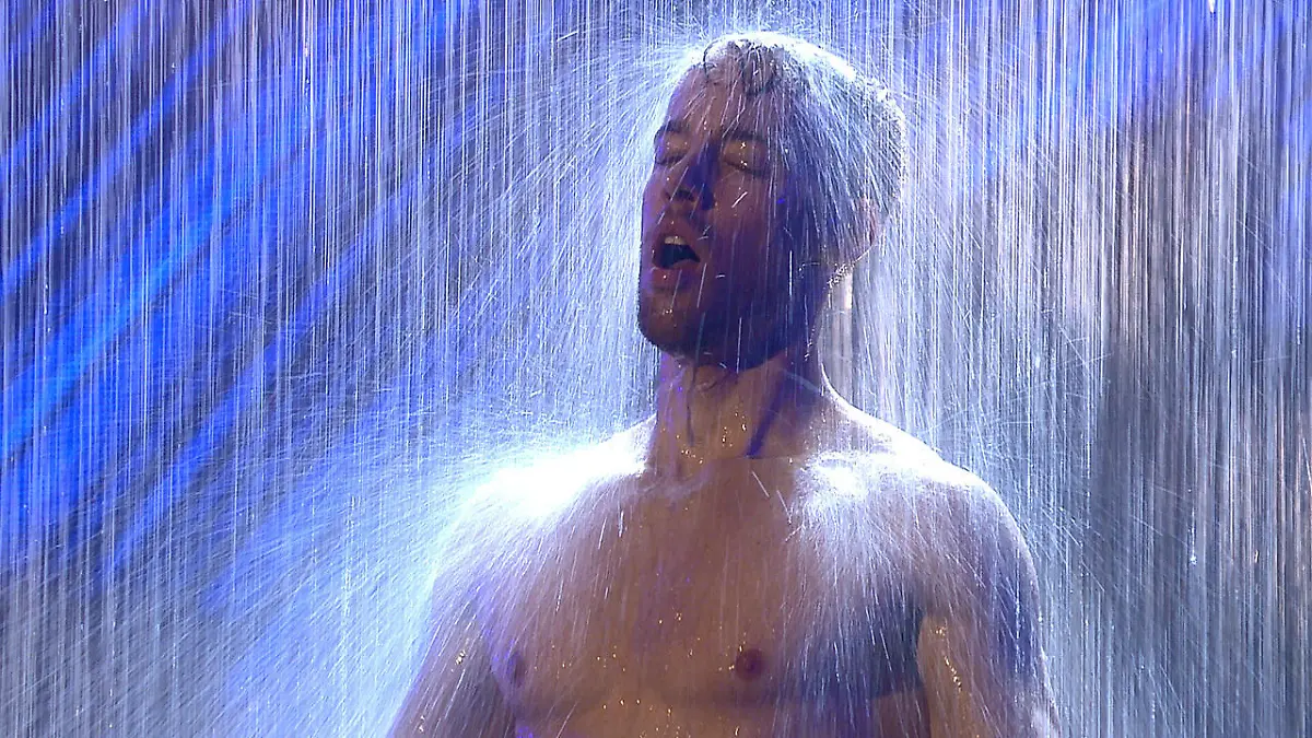 Sexy Luftakrobatik mit Jason Brügger  Das Supertalent 2017: Das große Finale