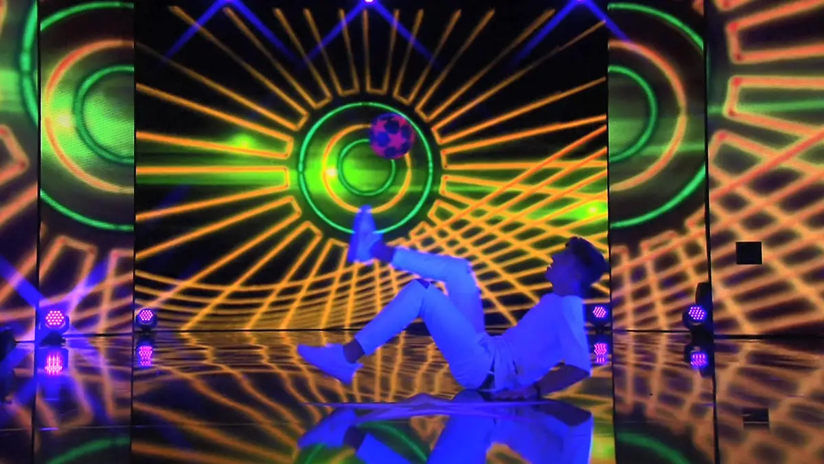 Marcel Gurk zeigt Fußballtricks in luftiger Höhe Das Supertalent 2017: Kampf um die letzten Finalplätze