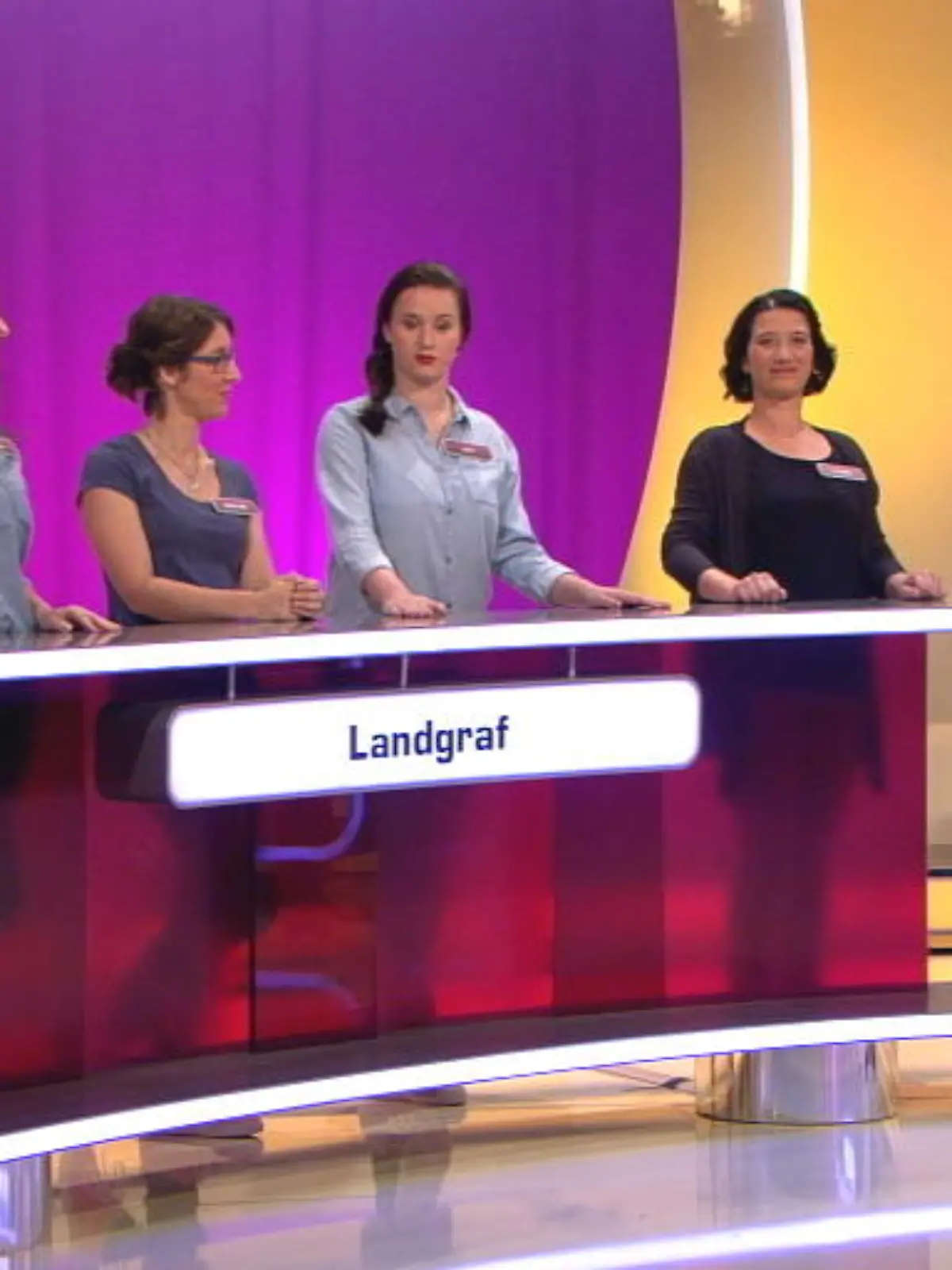 Bild zu: "Beim Familienduell wird ein Ständchen gesungen"