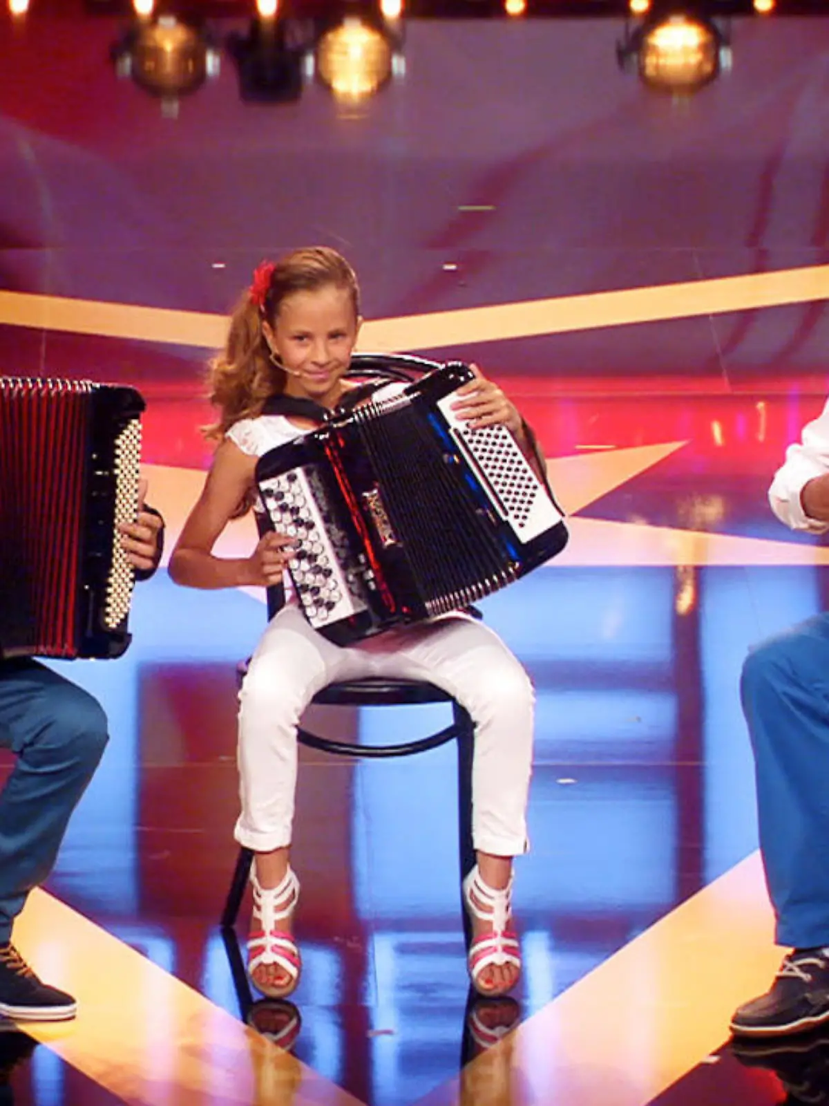 Bild zu: "Stefan, Nina und Jovica überraschen am Akkordeon"