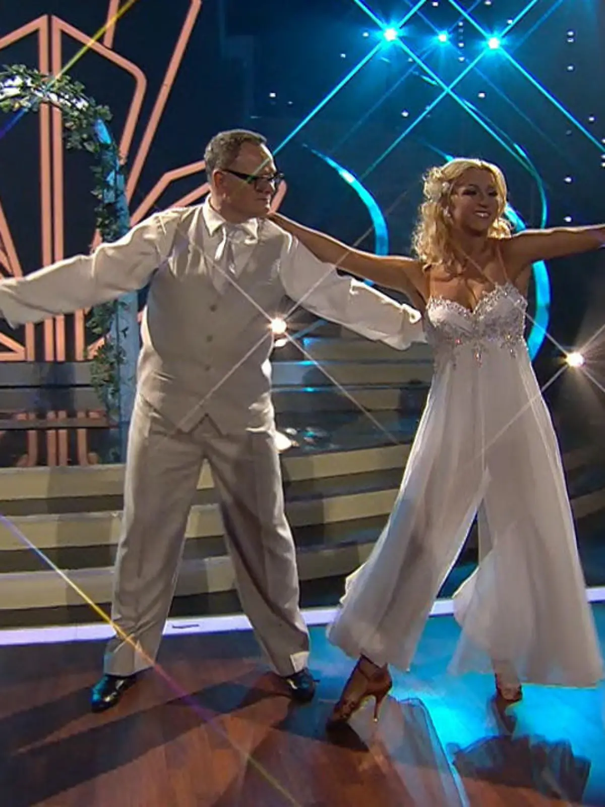Bild zu: "Ulli Potofski und Kathrin Menzinger begeistern mit einer Rumba"