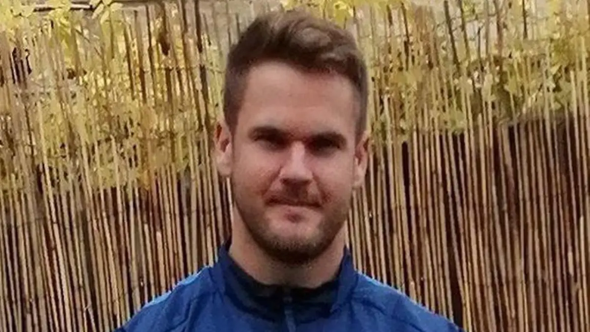 Ein Mann mit Bart im Portrait