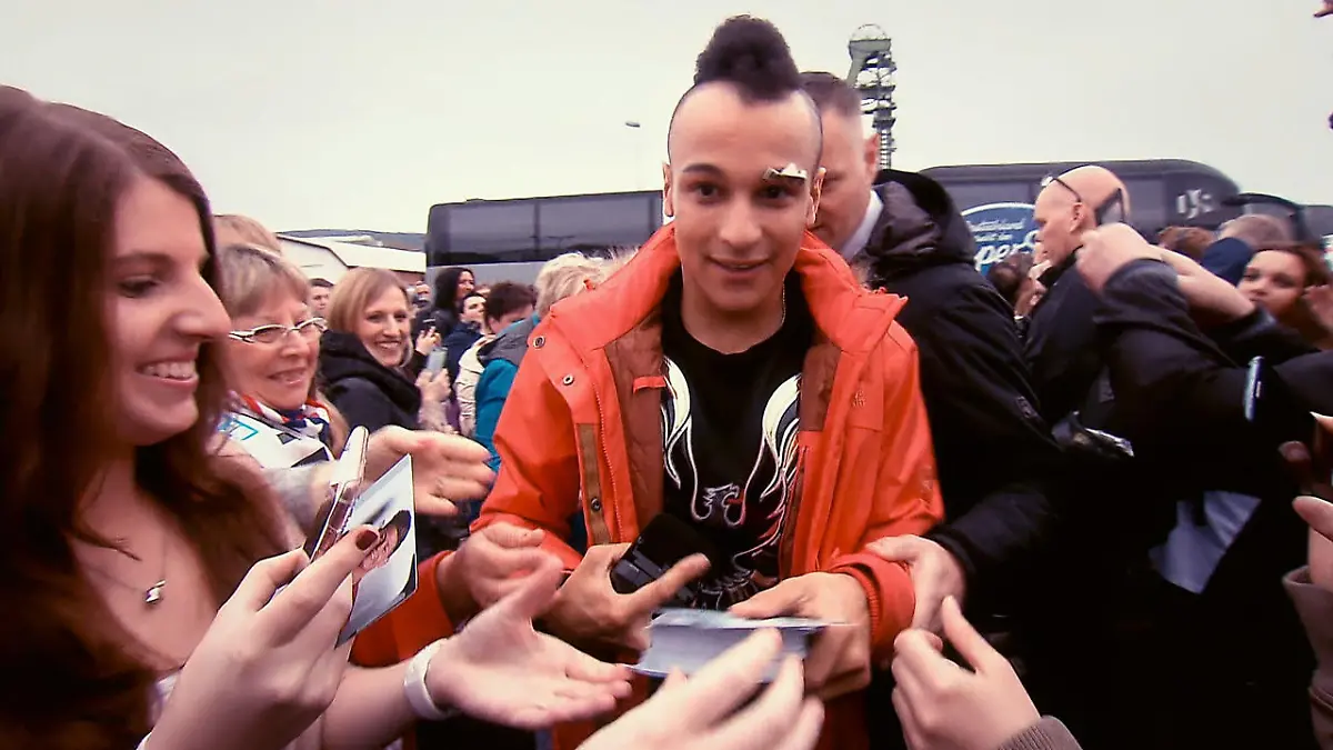 Laura van den Elzen und Prince Damien im Fan-Trubel DSDS 2016: Das Finale