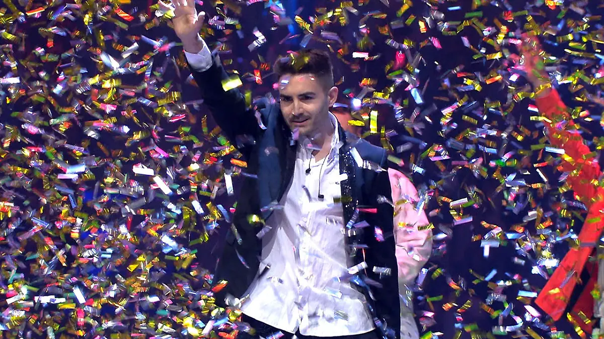 Die Papayas, Aische, Kazim & Menderes auf einer Bühne  DSDS 2016: Das Finale