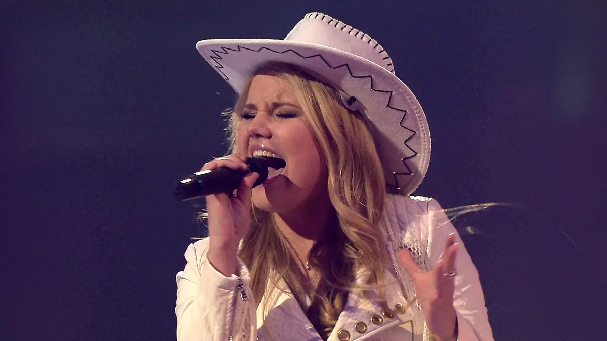 Laura van den Elzen singt "9 to 5"  DSDS 2016: Das Finale