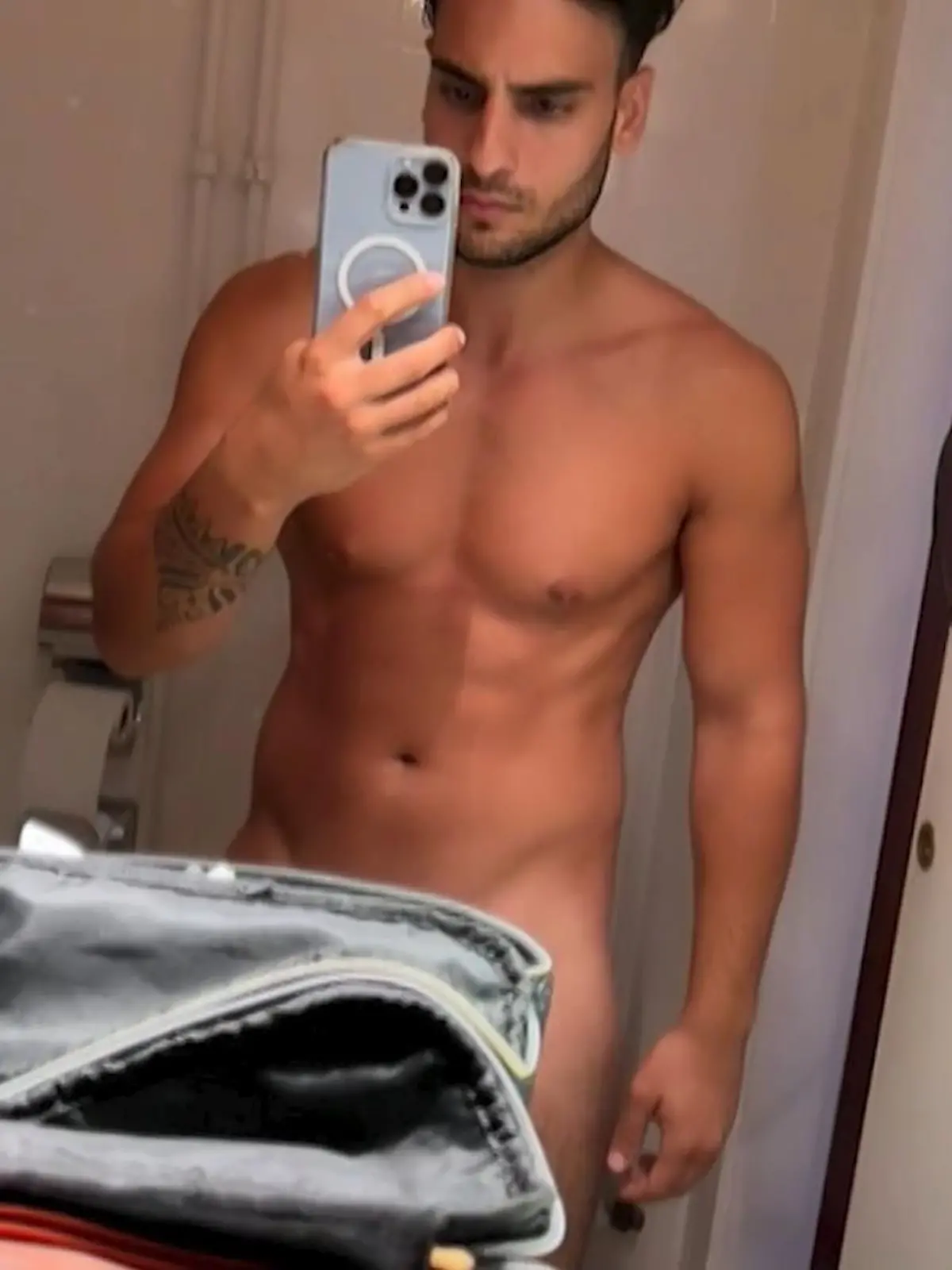 Bild zu: "Völlig nackt! Timur Ülker postet Fitness-Update"