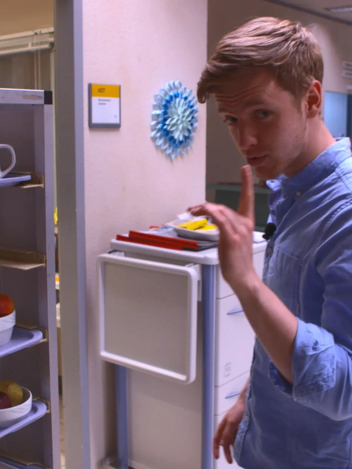 Bild zu: "Finger weg vom Essen in der Requisite!"