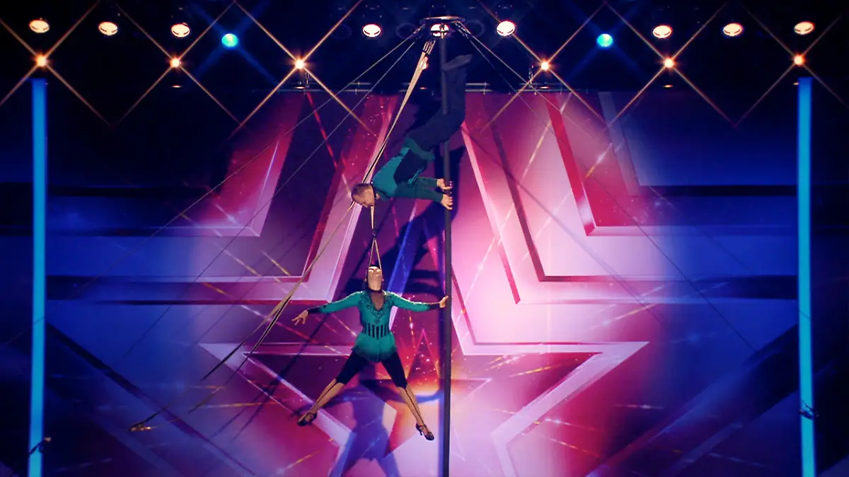 Alia und Andrey Kanakhin zeigen traumhafte Akrobatik Das Supertalent 2015: Castingshow 13