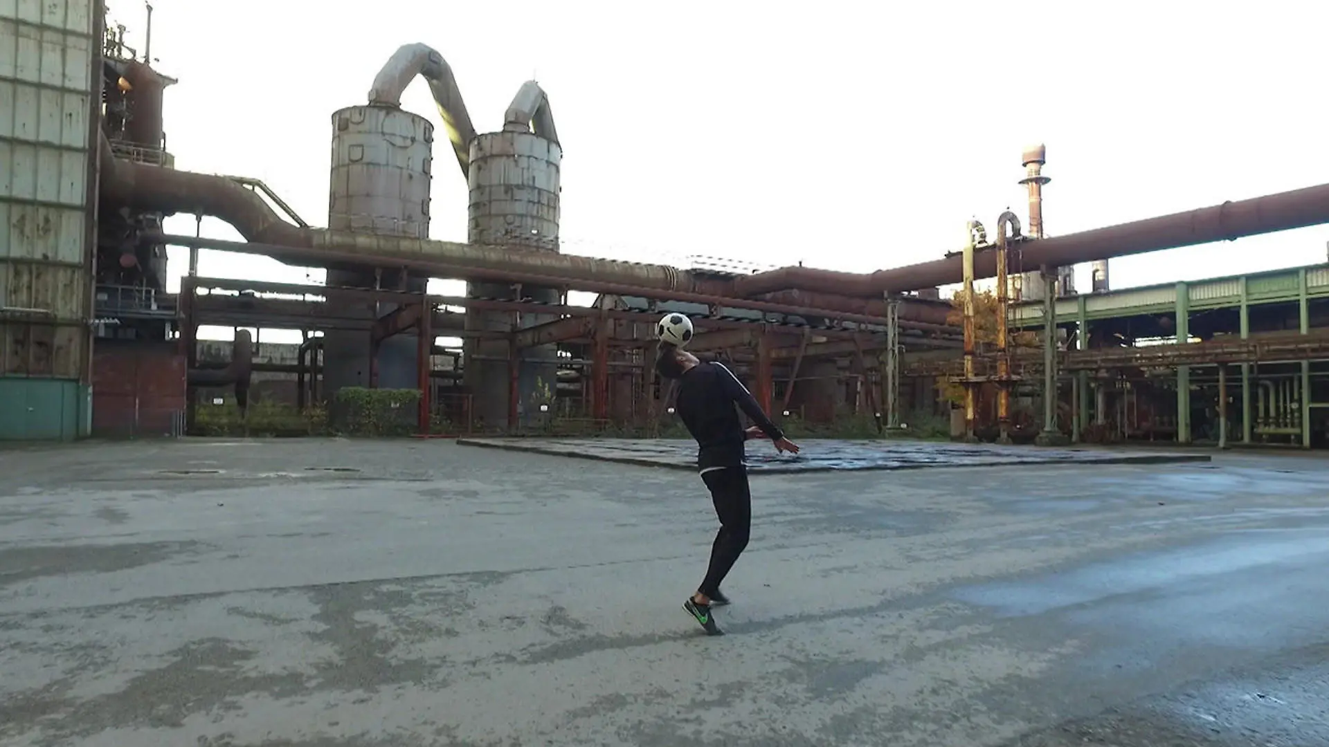 Marcel Gurk zeigt Fußball-Freestyle Sportliche Tricks bei "Das Supertalent"