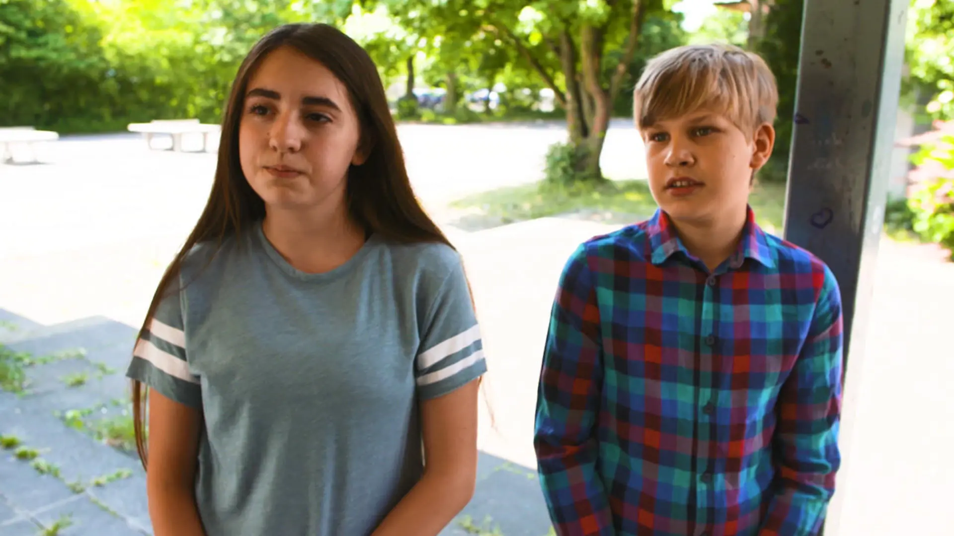 Die jungen Schauspieler und das Thema "Mobbing" Hinter den Kulissen: Hugos "Mitschüler" im Interview
