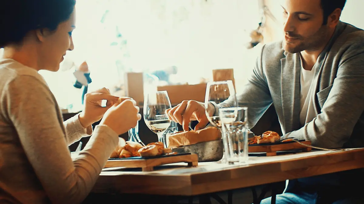 Diese 5 Frauen-Fragen stellen Männer nur Google Von wegen souverän