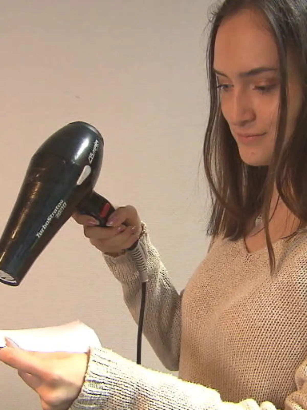 Bild zu: "Ein Föhn kann mehr als nur Haare trocknen! "