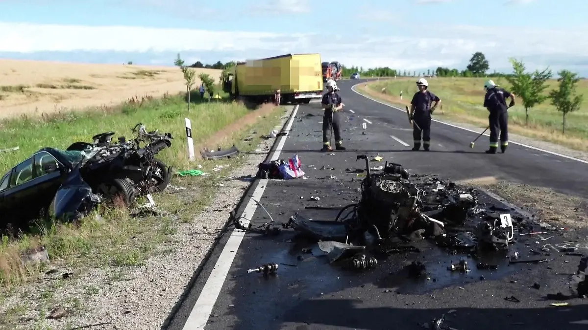 Bei einem schrecklichen Unfall in Ungarn ist eine Mutter ums Leben gekommen. Ihr beiden Töchter überleben schwer verletzt.