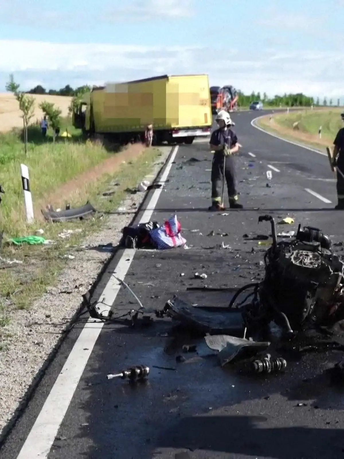 Bei einem schrecklichen Unfall in Ungarn ist eine Mutter ums Leben gekommen. Ihr beiden Töchter überleben schwer verletzt.