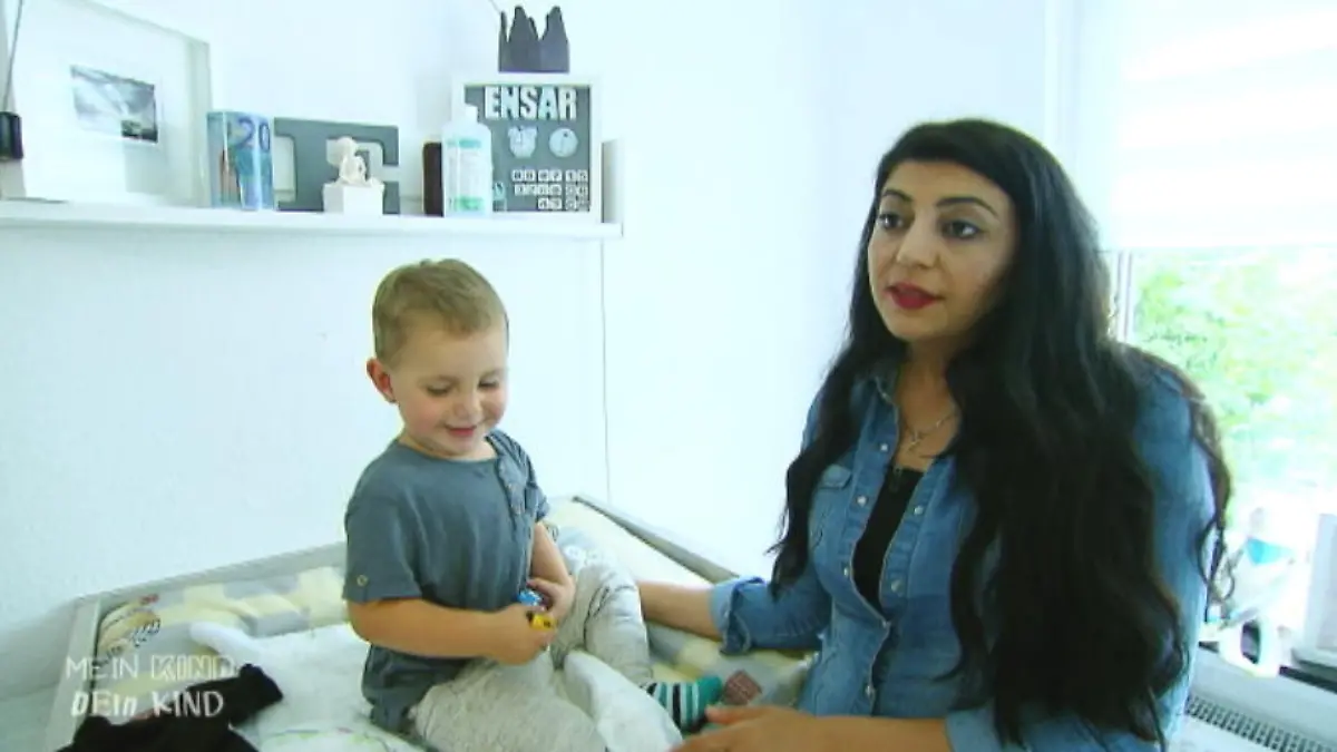 Zümrüt ist das Aussehen ihres Sohns sehr wichtig Nur Markenkleidung