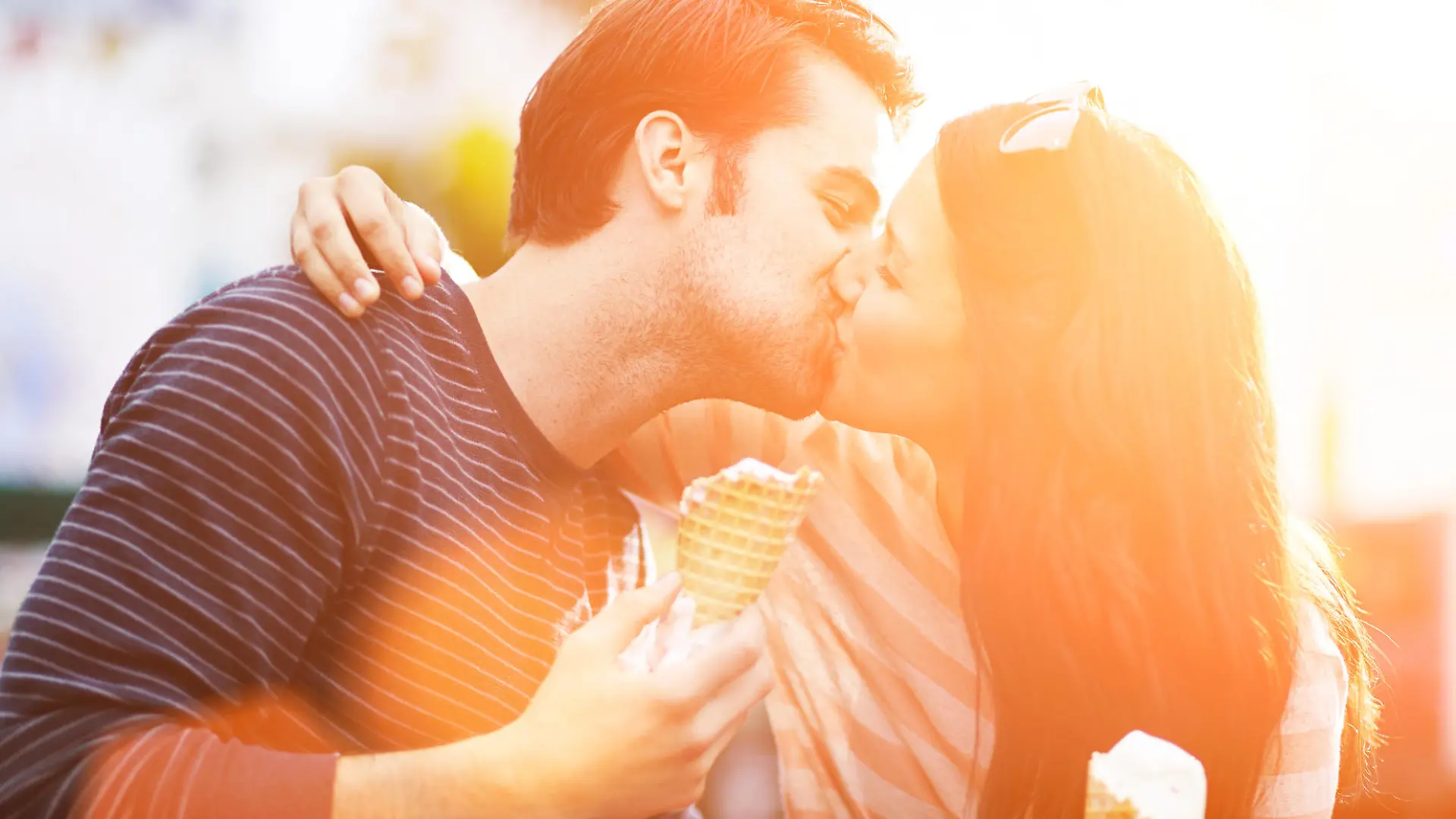 So stehen die Sterne für Widder, Stier  & Co. Liebe, Lust und Leidenschaft im Sommer
