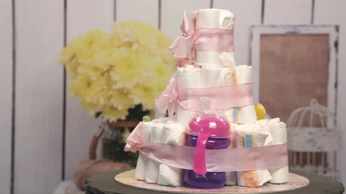 Windeltorte selber machen Geschenke zur Geburt
