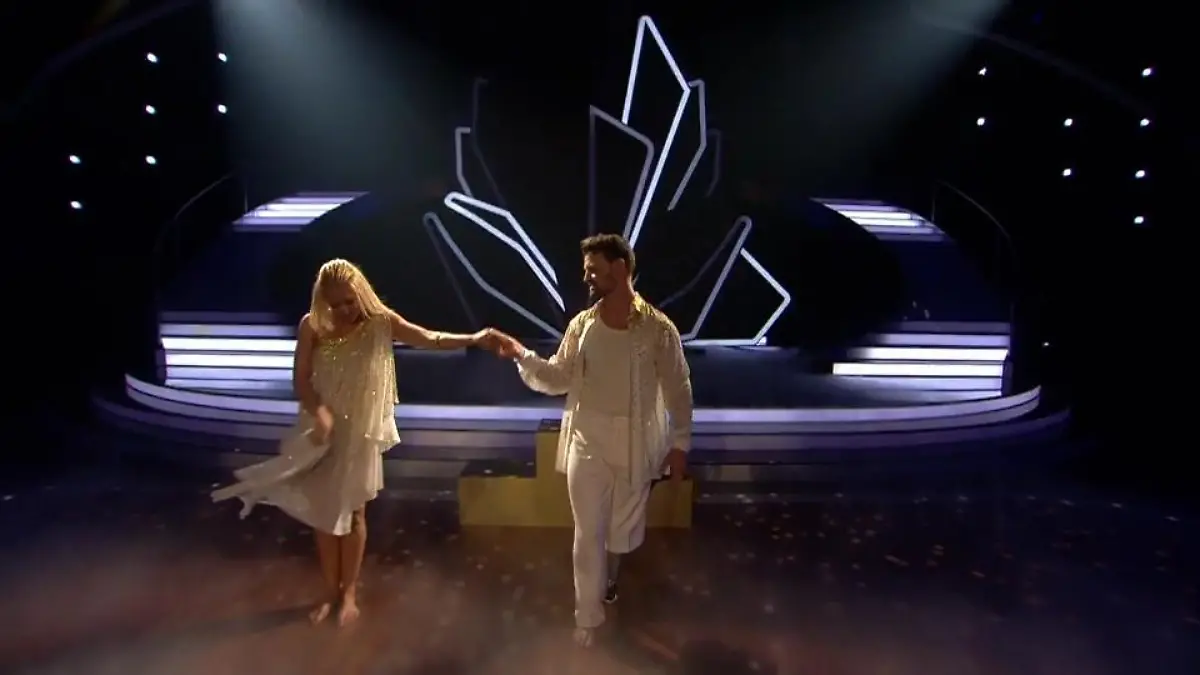 Heinrich Popow und Kathrin Menzinger zeigen einen Freestyle Let's Dance 2017: 9. Liveshow