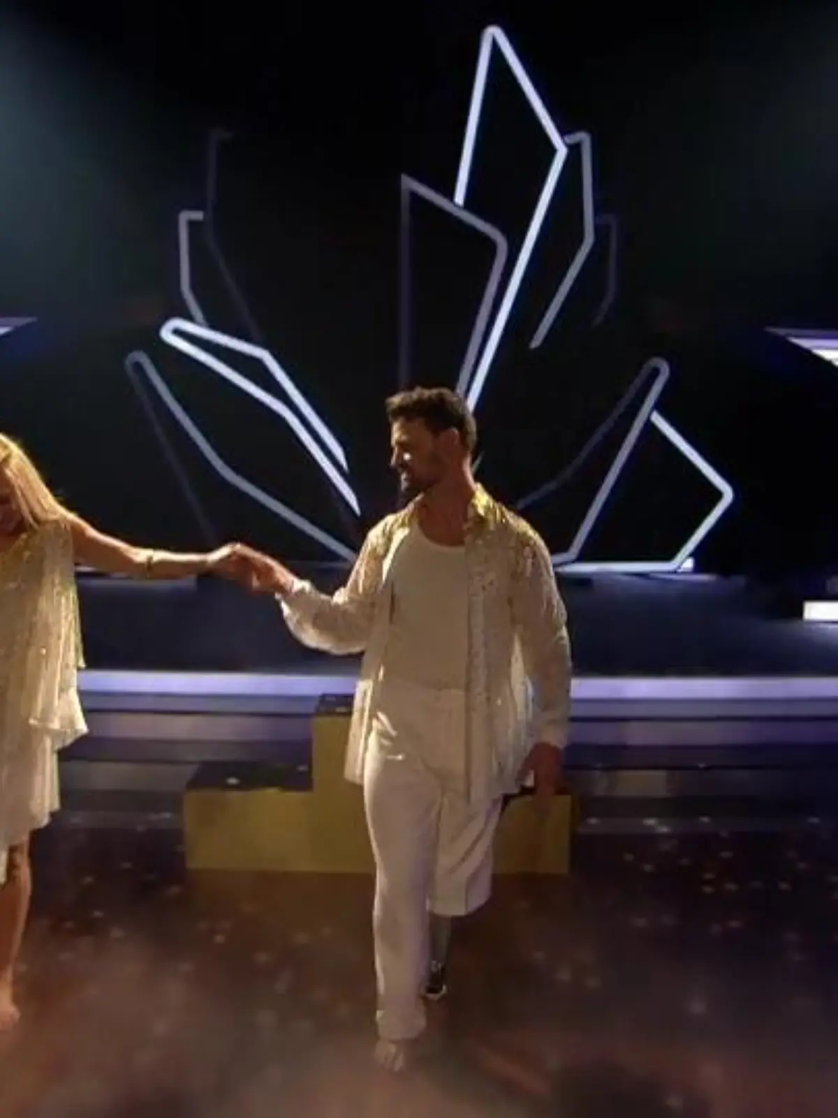 Bild zu: "Heinrich Popow und Kathrin Menzinger zeigen einen Freestyle"