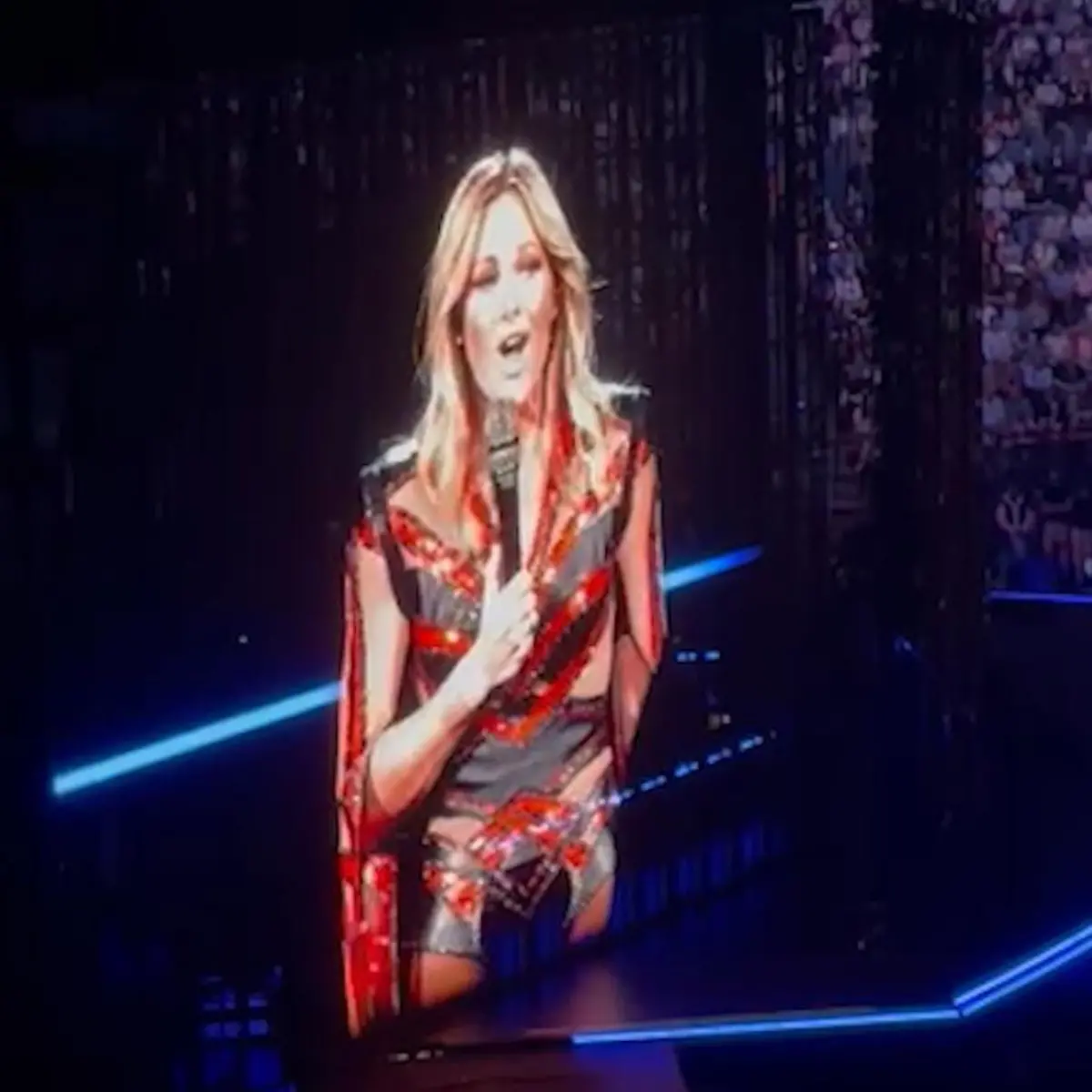 Was hat es mit ihrem Verband auf sich?: Helene Fischer rumt mit fiesen  Gerchten auf: "Quatsch!"
