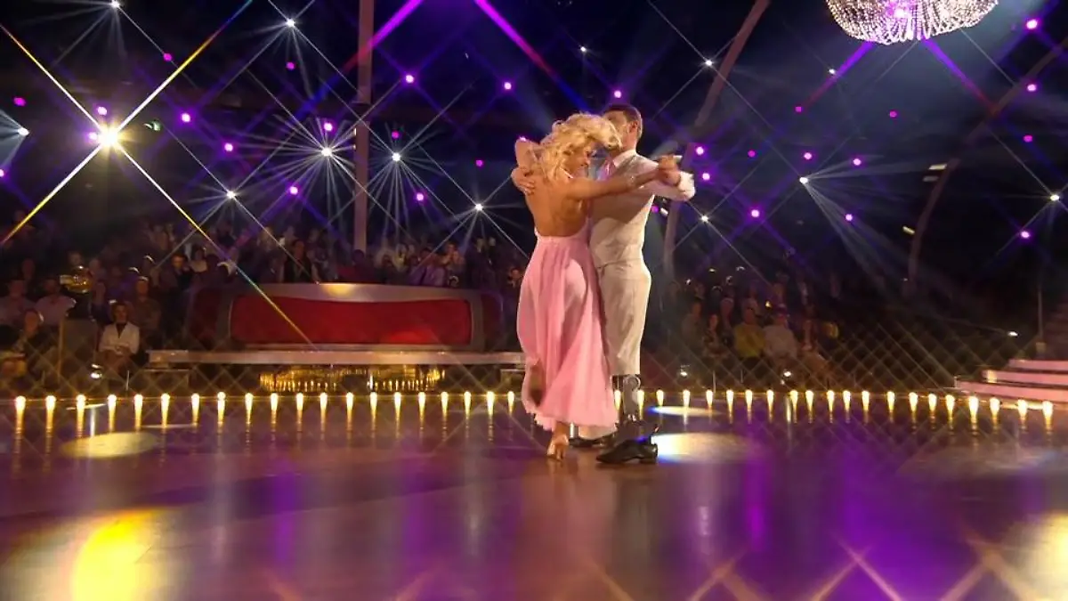 Heinrich Popow und Kathrin Menzinger tanzen Langsamen Walzer Let's Dance 2017: 7. Liveshow