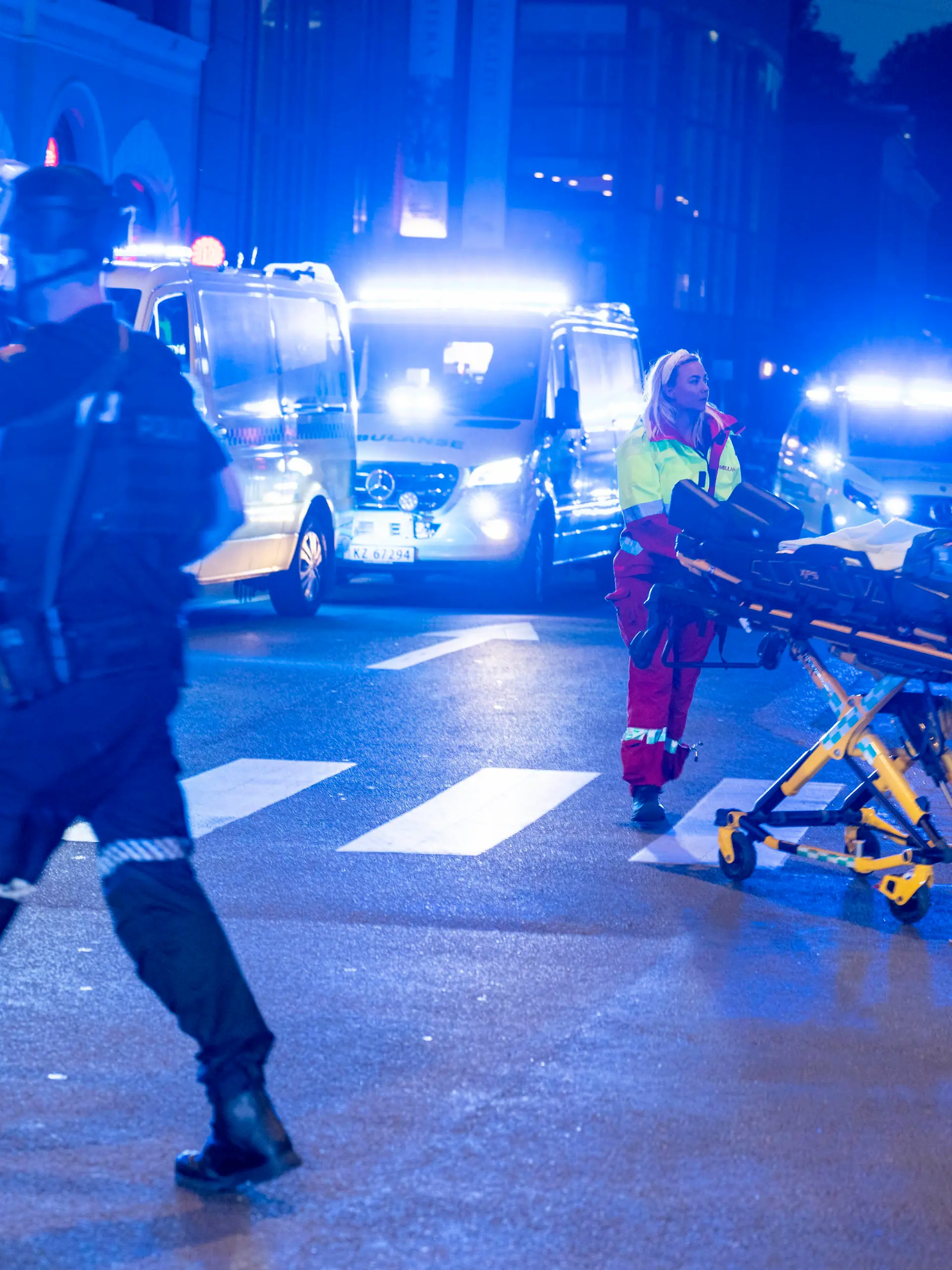  Flere skadd i skyting i Oslo Oslo 20220625. Det er avfyrt flere skudd i 1.15-tiden natt til lordag pa utsiden av London pub i sentrum av Oslo. Flere er skadd, opplyser politiet. Foto: Javad Parsa / NTB Oslo Norge Ref:_POLRUxLnHqwTWk.jpg *** Several injured in shooting in Oslo Oslo 20220625 Several shots were fired at 1 15 oclock Saturday night outside the London pub in the center of Oslo Several were injured, the police inform Photo Javad Parsa NTB Oslo Norway Ref POLRUxLnHqwTWk jpg PUBLICATIONxNOTxINxNORxSWExDENxFINxBELxFRAxICExITAxPORxIRLxLUX Copyright: xJavadxParsax/xNTBx