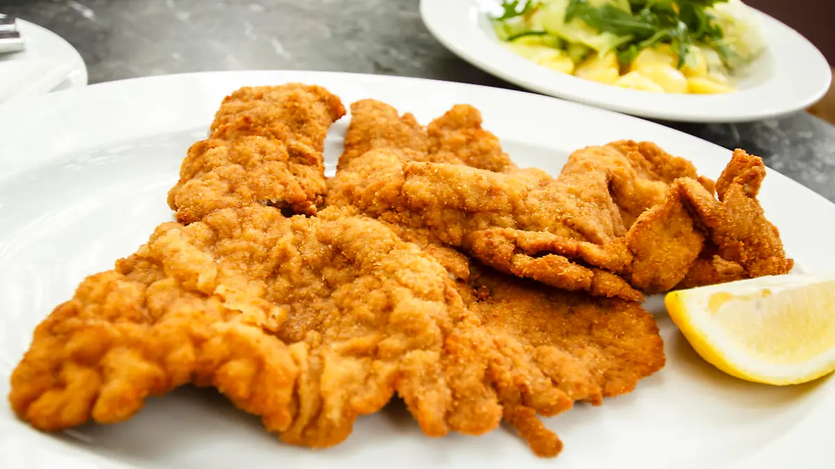 Moderatorin Katja Burkard verrät ihr Wiener-Schnitzel-Rezept RTL-Punkt-12-Lieblingsgericht