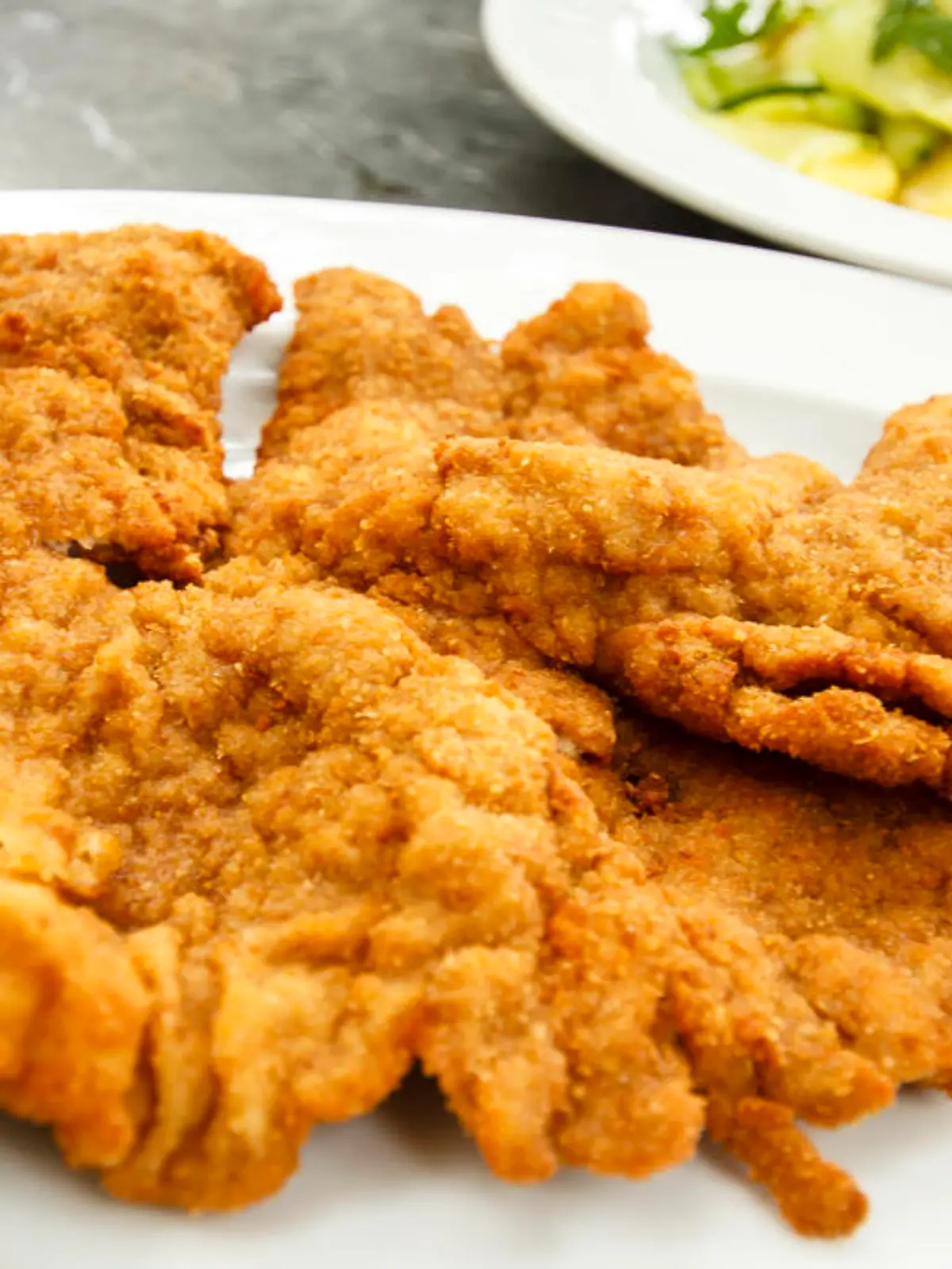 Bild zu: "Moderatorin Katja Burkard verrät ihr Wiener-Schnitzel-Rezept"