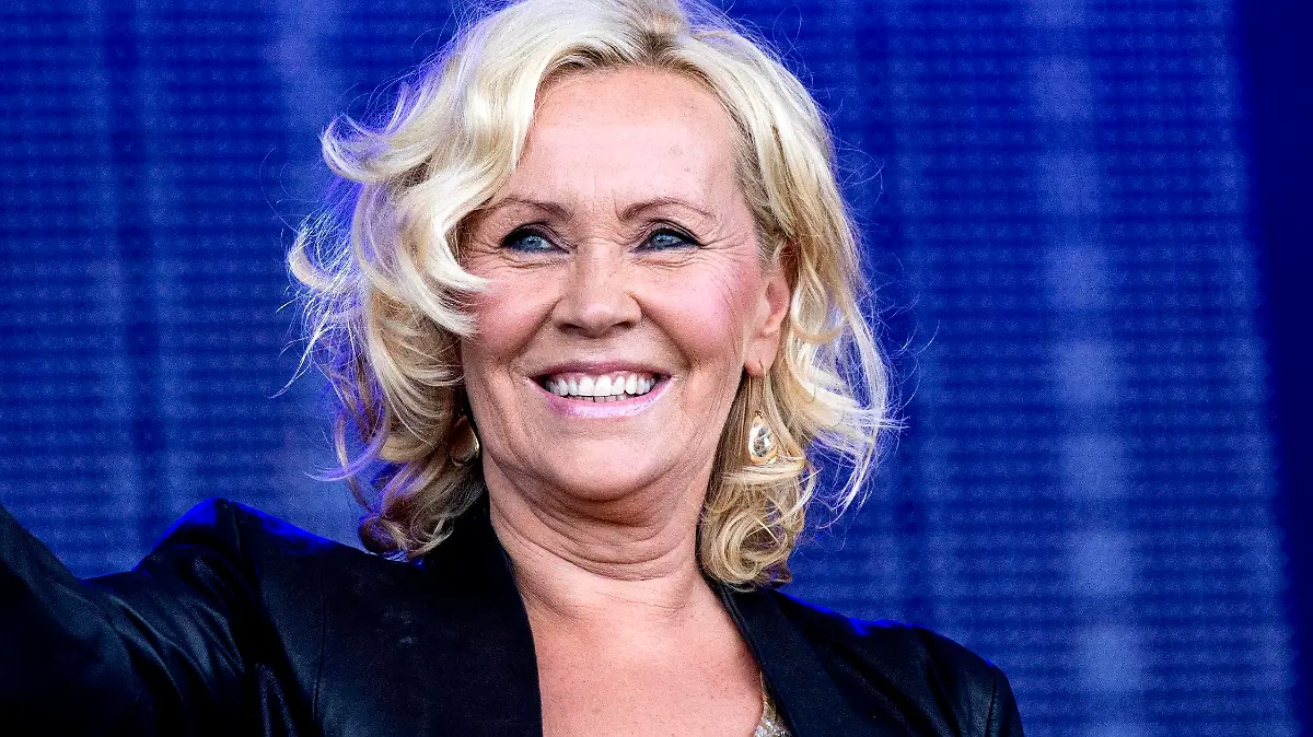 STOCKHOLM 20130801 Före detta ABBA medlemmen Agnetha Fältskog belönas med en guldskiva för sitt senaste album A pa Stockholm Pride pa Östermalms IP i Stockholm. Foto Christine Olsson / SCANPIX / Kod 10430 STOCKHOLM SVERIGE x10430x *** STOCKHOLM 20130801 Former ABBA member Agnetha Fältskog is awarded a gold disc for her latest album A at Stockholm Pride at Östermalms IP in Stockholm Photo Christine Olsson SCANPIX Code 10430 STOCKHOLM SWEDEN x10430x PUBLICATIONxNOTxINxDENxNORxSWExFIN Copyright: xCHRISTINExOLSSONx/xTTx STOCKHOLM PRIDE 2013