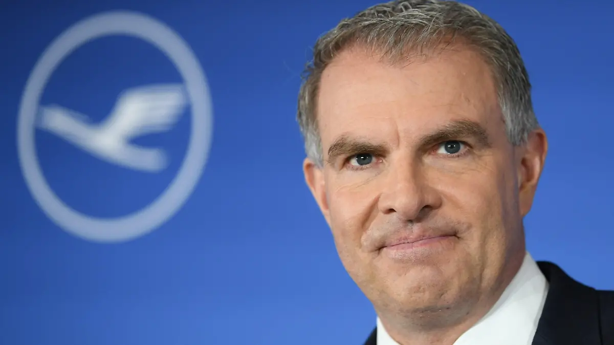 ARCHIV - 15.03.2018, Hessen, Frankfurt/Main: Carsten Spohr, Vorstandsvorsitzender der Deutsche Lufthansa AG. Die corona-gebeutelte Lufthansa hat ihre Mitarbeiter auf weitere Einschnitte bei Personal und Flotte eingestimmt. Wegen schwächerer Passagierzahlen müsse der staatlich gestützte Konzern seine Planungen anpassen, sagte Vorstandschef Spohr am 16.09.2020 in einer Online-Fragestunde für die Mitarbeiter. Foto: Arne Dedert/dpa +++ dpa-Bildfunk +++