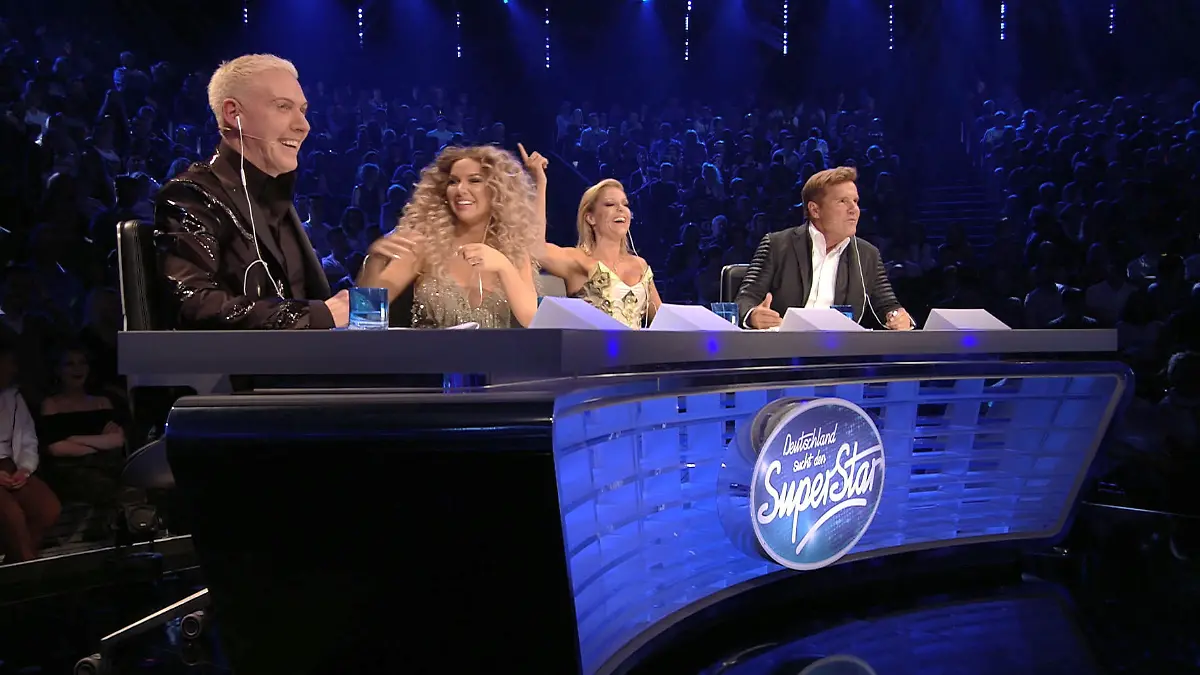 So witzig war die erste Live-Mottoshow Die DSDS-Jury in Sprüche-Laune