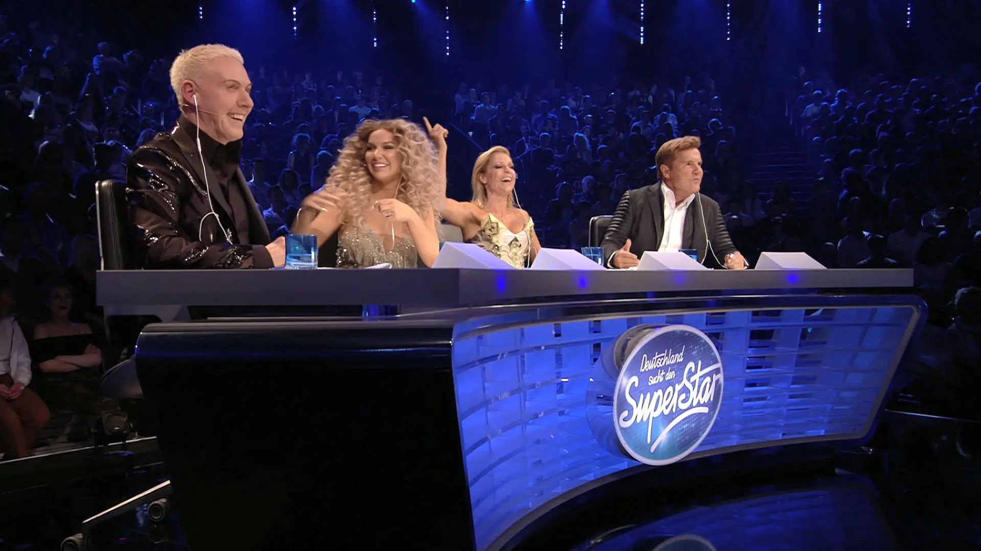 So witzig war die erste Live-Mottoshow Die DSDS-Jury in Sprüche-Laune