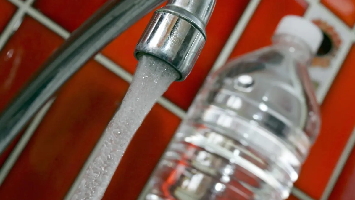 Einweg-Flaschen nicht am Wasserhahn auffüllen Lebensmittel-Experten warnen
