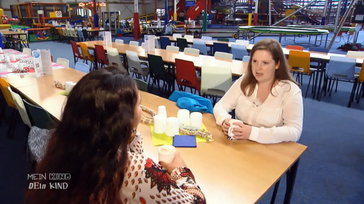 Bei Mama Funda gibt's auch mal einen Klaps auf den Po Eva ist schockiert