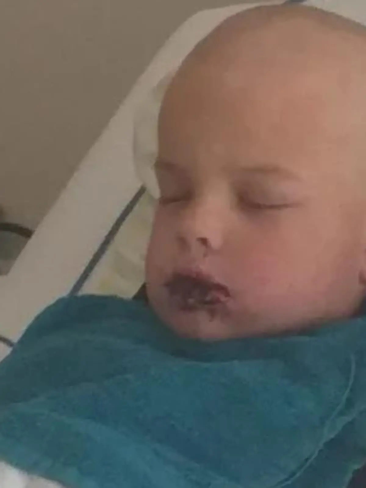 Tim (5) muss nach der Krebs-Diagnose eine Chemotherapie nach der anderen ertragen.