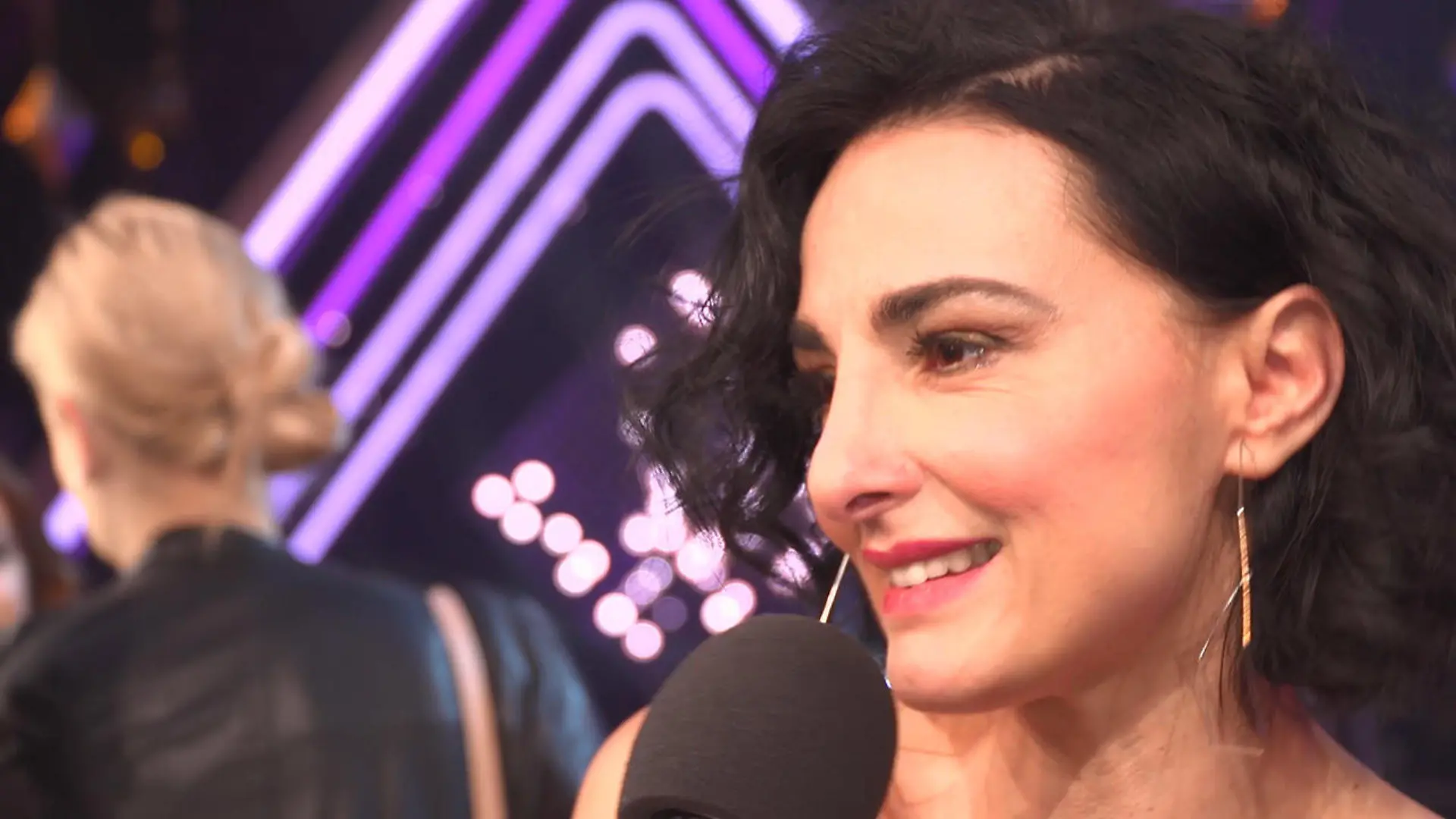 Mimi Fiedler hat Freunde fürs Leben gewonnen Exklusives Backstage-Video zu "IT TAKES 2"
