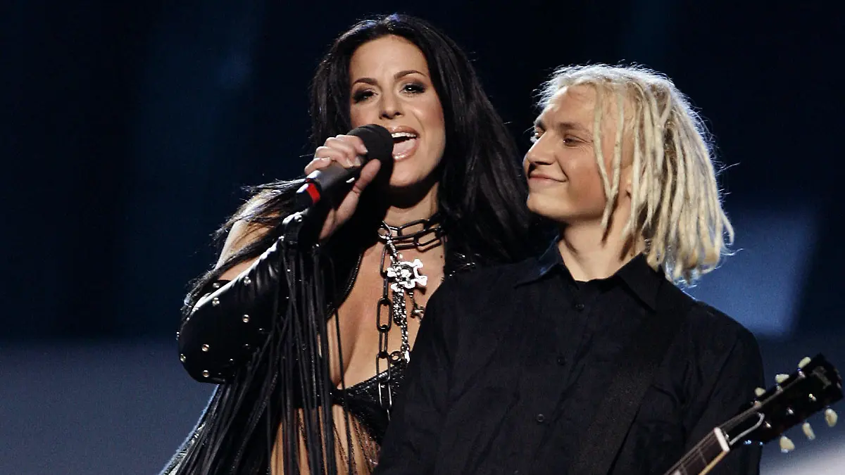 Die deutsche Sängerin Gracia singt am Sonnabend (22.05.2005) beim Eurovision Song Contest in Kiew ihrLied "Run and Hide". Deutschland belegte mit nur vier Punkten den letzten Platz bei dem Gesangswettbewerb. Foto: Ulrich Perrey +++(c) dpa - Report+++