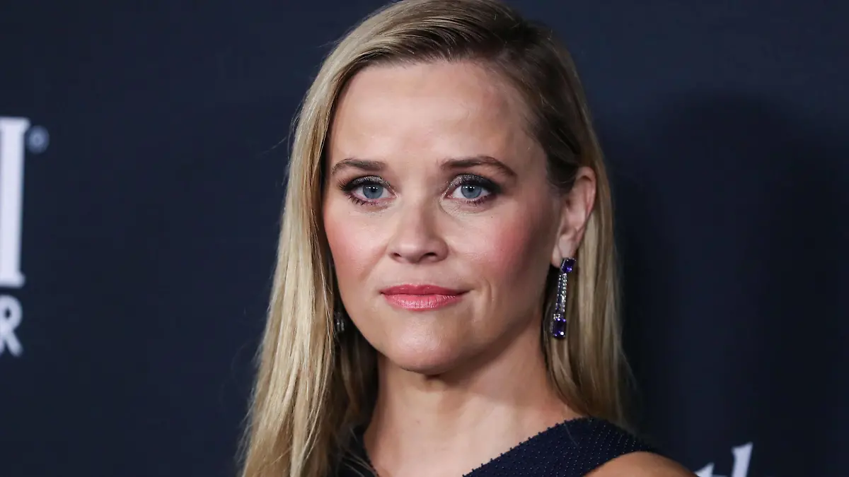 6th Annual InStyle Awards 2021 Actress Reese Witherspoon wearing a Michael Kors dress and Tiffany & Co. jewelry arrives at the 6th Annual InStyle Awards 2021 held at the Getty Center on November 15, 2021 in Los Angeles, California, United States. Los Angeles California United States PUBLICATIONxNOTxINxFRA Copyright: xImagexPressxAgencyx collin-6thannua211116_npVbx 