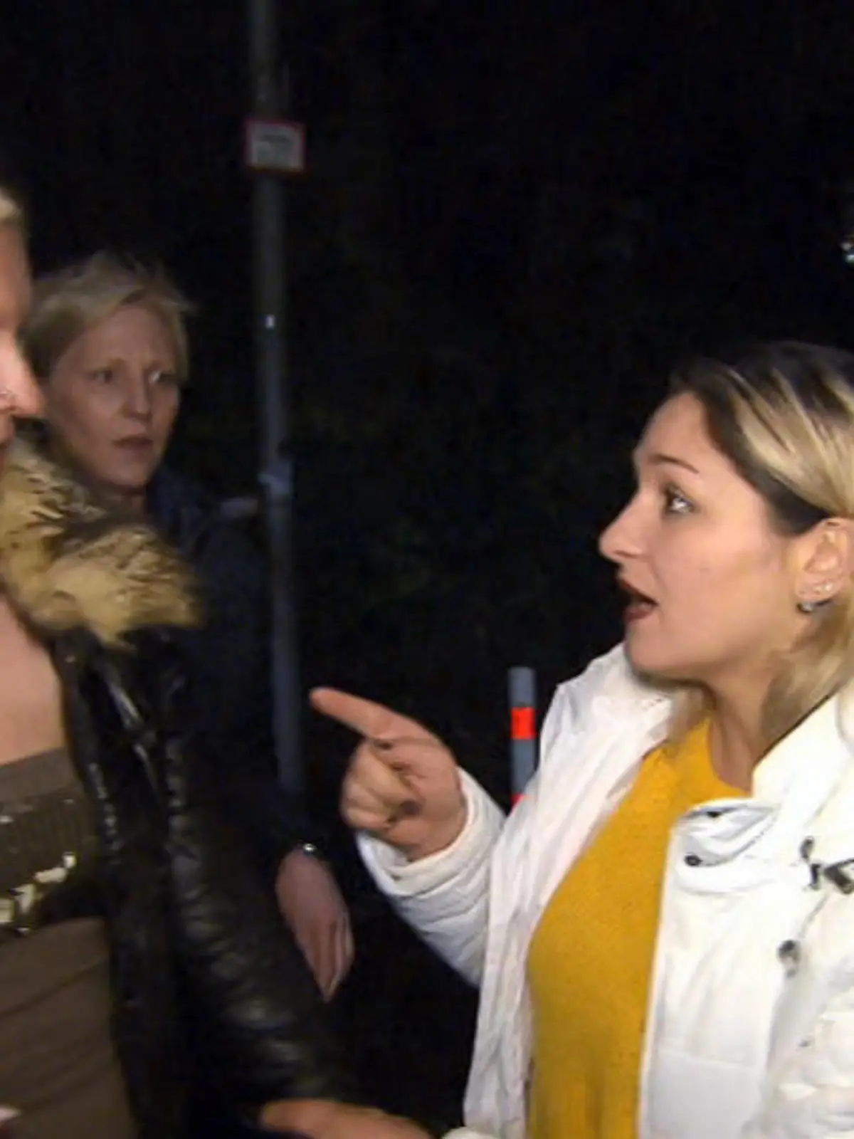 Bild zu: "Pia sucht nach Beweisen"
