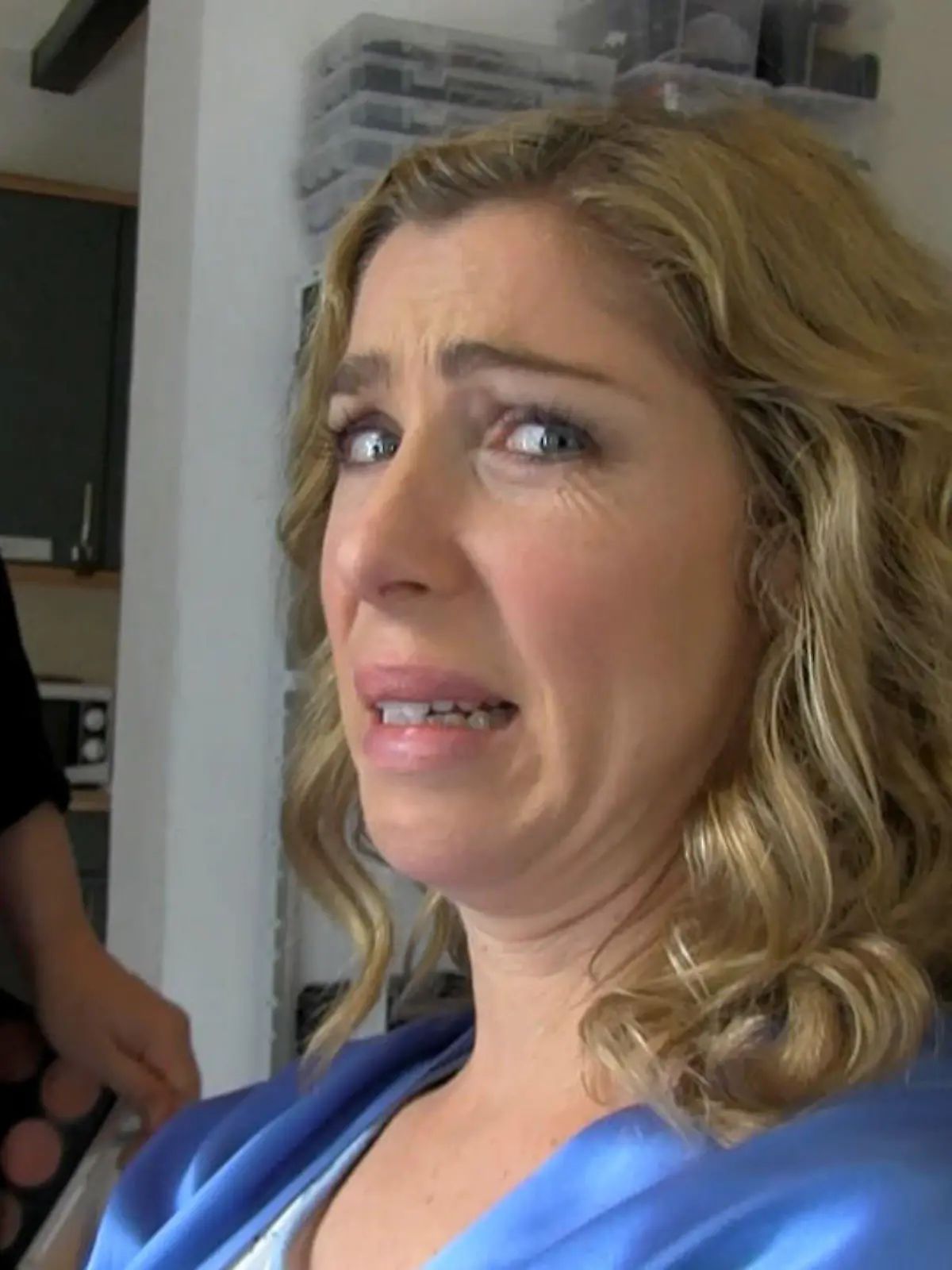 Bild zu: "Brigitte Zeh alias Conny in der Maske"