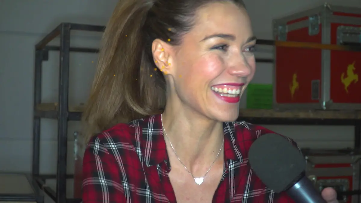 Annett Möller ist bei "IT TAKES 2" vorbei Der Songtext macht der Moderatorin zu schaffen