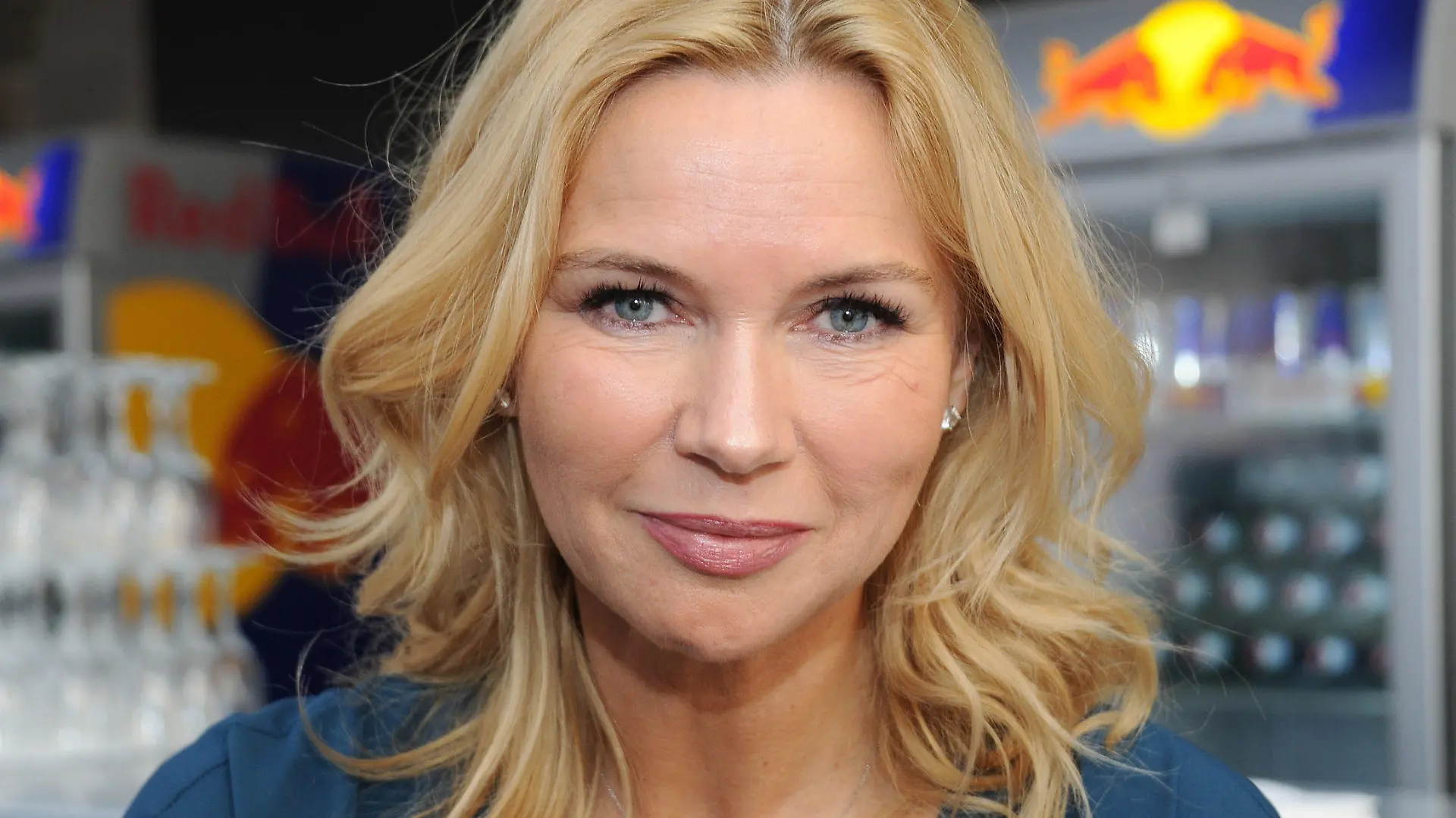 ARCHIV - 30.06.2018 Bayern, München: Die Schauspielerin Veronica Ferres lächelt beim Sommerfest der Agenturen im Promi-Restaurant "H`ugo's". (zu dpa "Veronica Ferres hat in Notzeiten Reis aus Jonglierbällen gegessen" vom 06.08.2018) Foto: Ursula Düren/dpa +++ dpa-Bildfunk +++